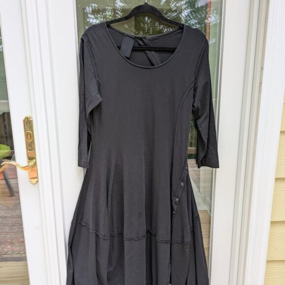 Rundholz Black A-Line Dress with 3/4 Sleeves and Crew Neck - Picture 2 of 13